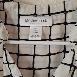 Sleeveless Maternity Shirt